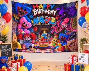 Puede incluir: Un gran telón de fondo rectangular de cumpleaños con coloridos personajes de dibujos animados, un pastel central con una vela del número seis y el texto HAPPY BIRTHDAY NAME. Incluye globos de colores y cajas de regalo envueltas.