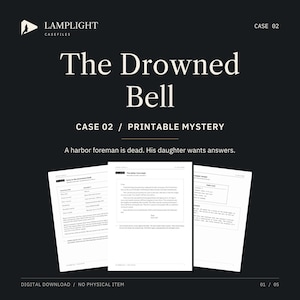 Op de afbeelding: Een printbaar mysteriespel getiteld The Drowned Bell, Case 02, op een zwarte achtergrond met witte tekst. De afbeelding toont drie witte documentpagina's met zwarte tekst, waaronder een logboekvermelding, een brief en een bonnetje.
