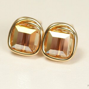 Pendientes de oro amarillo de 6 mm, pequeños cubos pequeños, metalizado, con cristales austriacos, poste cuadrado, joyería hecha a mano, collar a juego.