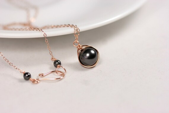 black pearl chain gold