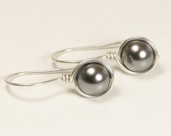 Pendientes colgantes de perla gris oscuro en plata de ley o chapados en oro, modernos, minimalistas, redondos de 8 mm, joyería hecha a mano.