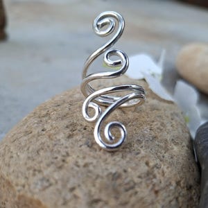 Anillo de plata de ley 925 con diseño en espiral / Anillo ajustable hecho a mano para mujer