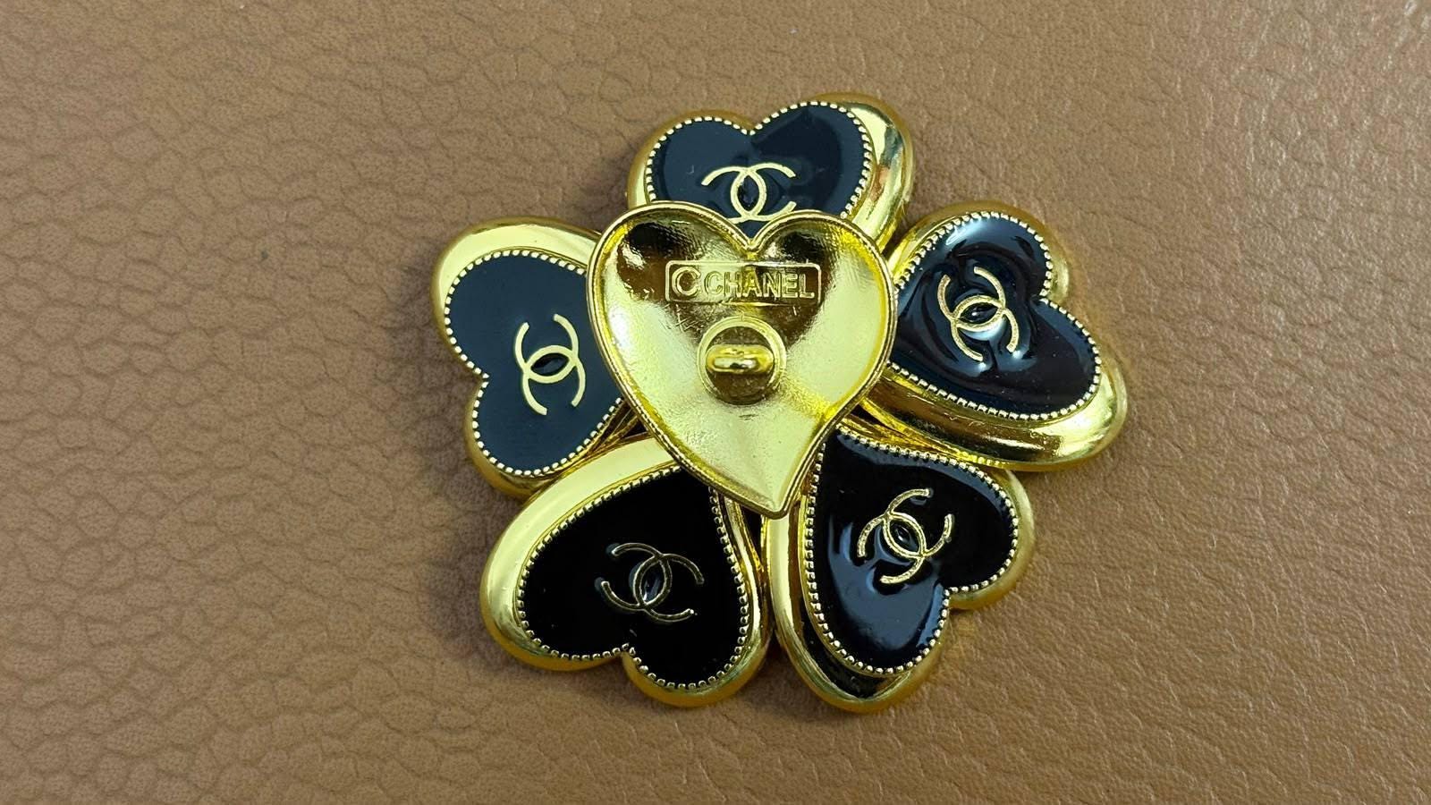 シャネルロゴボタンキュロット Authentic Chanel Buttons Set - Etsy