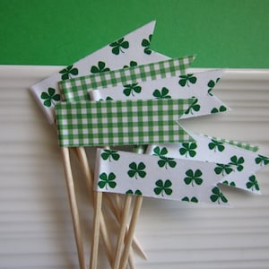 St. Patricks Day / Shamrock / cupcake flags / toppers / party picks / set of 24