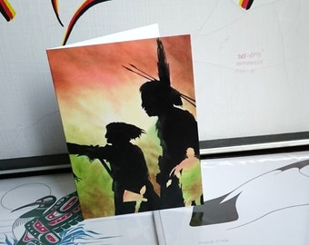 Cartão de felicitações em branco com a imagem de índios nativos americanos lutando com um tomahawk.