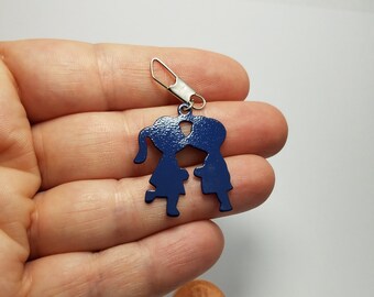 Blue Boy Girl Kiss Pendant, 1 Childhood Kiss Charms, Girl Boy Kissing Pendant, Young Love Pendant