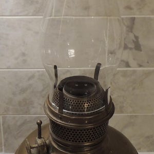 Antique Oil Lamp // Collectors Oil Lamp