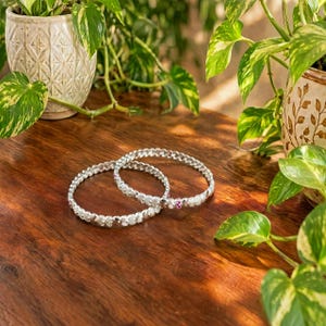 Set di bracciali rigidi a forma di cuore con conchiglia in argento sterling – Dettagli con rubino rosa, gioielli da polso impilabili