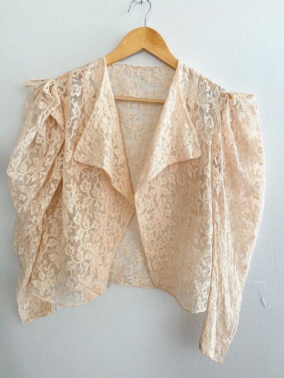 1940's Vintage Peaches and Cream French Lace Boler