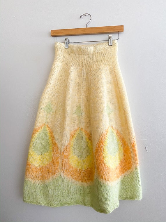 Tulip Path | 1970's Handmade Knit Ivory Skirt | Vi