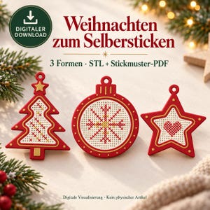 Op de afbeelding: Drie rood-witte kerstornamenten in de vorm van een boom, een bol en een ster, voorzien van kruissteekpatronen. Tekst: "Weihnachten zum Selbersticken", "3 Formen · STL + Stickmuster-PDF" en "Digitale Visualisierung · Kein physischer Artikel".
