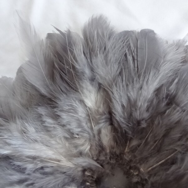 Gorgeous Gray Rooster Schlappen Feathers Bulk Supply Wholesale Craft Design Hair Grey