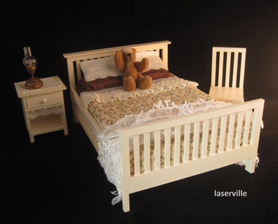 Maak een Miniatuur Bed door Debra Dinges