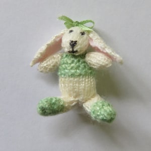 Puppenhaus Miniatur Osterhase gestrickt