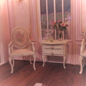 Puppenhaus Miniatur Bausatz (1:12.1/12) aus der französischen Rokoko Schublade.