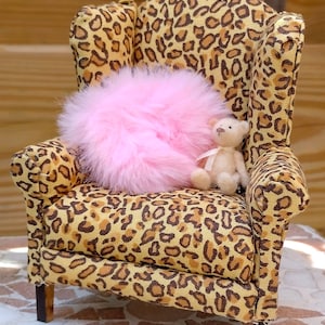 Dollshouse miniature (1:12) Wing chair KIT.