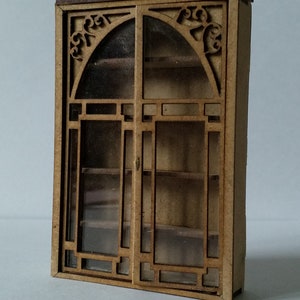 Puppenstube Miniatur Aufbewahrungsschrank 1/24 halber Maßstab in Art Deco, Jugendstil BAUSTELLE