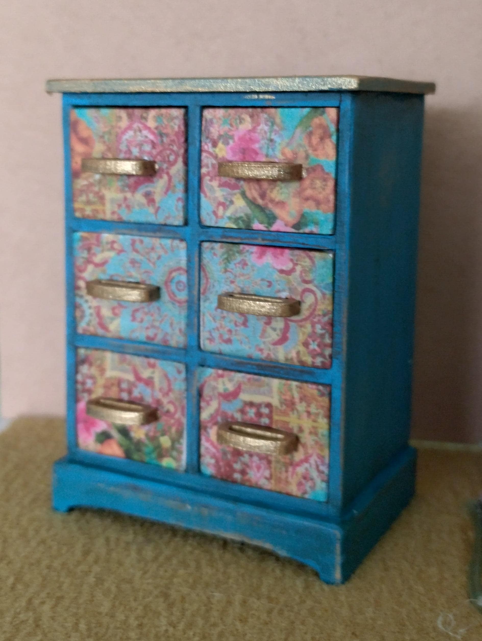 ドールハウスミニチュア1スケール（1:12 1/12）小型チェストKIT