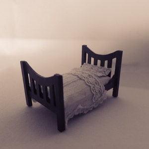 Dollshouse miniature kit quarter scale (1:48.1/48) Mouse bed