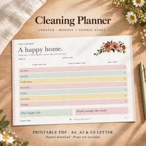 Op de afbeelding: Een schoonmaakplanner met de titel A happy home, voorzien van een weekschema met rijen voor maandag tot en met zondag in pastelroze, groen en geel. De lay-out bevat secties voor dagelijkse klusjes, extra taken en een groter wekelijks doel.