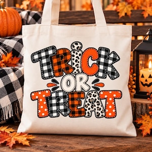 Bus eller godis Halloween-typografi PNG, rutigt leopardmönsterdesign (digital nedladdning)