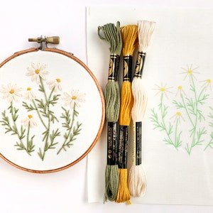 Chamomile Daisies Mini Wildflower Kit, Hand Embroidery Kit, Botanical Embroidery, Beginner embroidery pattern, Wildflower Embroidery