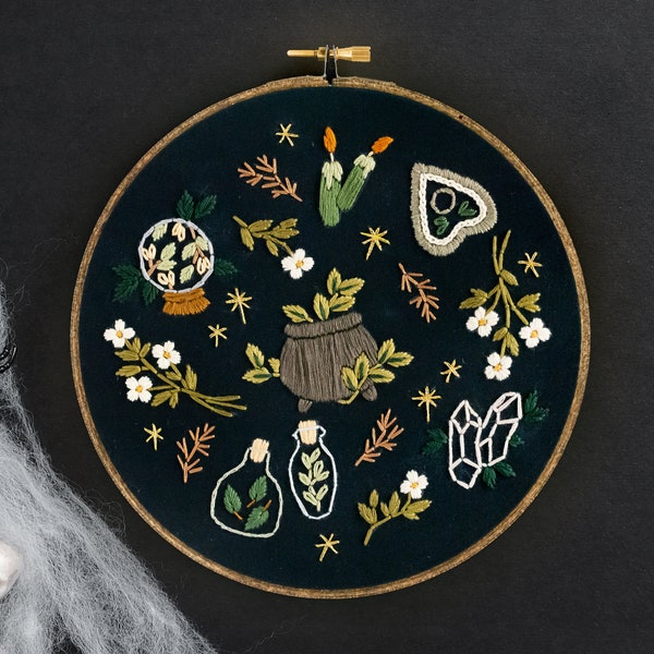 Garden Witch Embroidery Pattern. Beginner Embroidery pattern. Digital Download. 7" embroidery hoop. Gothic decor. Halloween Embroidery