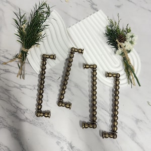 Antique brass ball kitchen cabinet handles,luxury hammer pattern brass cupboard handle, Custom engraved vintage style elegant pull knob