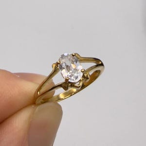 Gold Ring 9ct Ice Zircon Solitaire Split Shank Size M