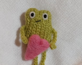 knitted FROG wool fibre Art Miniature comfort pocket comfort friend collectible BJD Dolls toy / pet