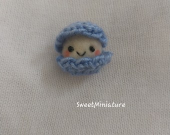 Happy Miniature Pearl in Shell wool fibre knitted collectible toy