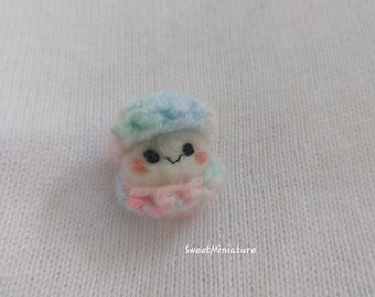 Happy Miniature Pearl in Shell wool fibre knitted collectible toy