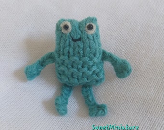knitted happy FROG wool fibre Art Miniature  collectible BJD Dolls toy / pet