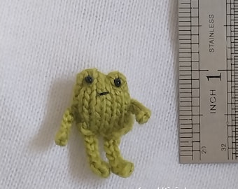 Little knitted FROG wool fibre Art Miniature comfort friend collectible BJD Dolls toy / pet