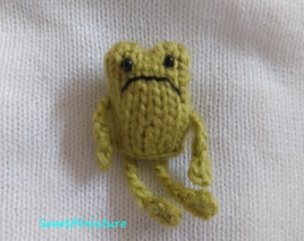 knitted sad FROG wool fibre Art Miniature comfort friend collectible BJD Dolls toy / pet