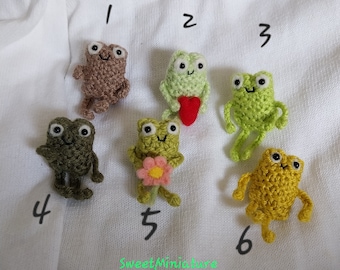 Mini knitted pocket Frogs wool fibre Art Miniature comfort friend collectible BJD Dolls toy / pet