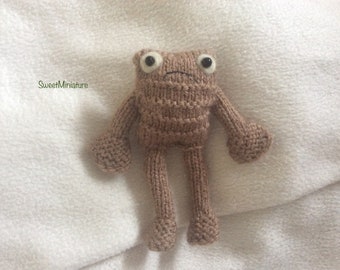 knitted sad FROG wool fibre Art Miniature comfort friend collectible BJD Dolls toy / pet