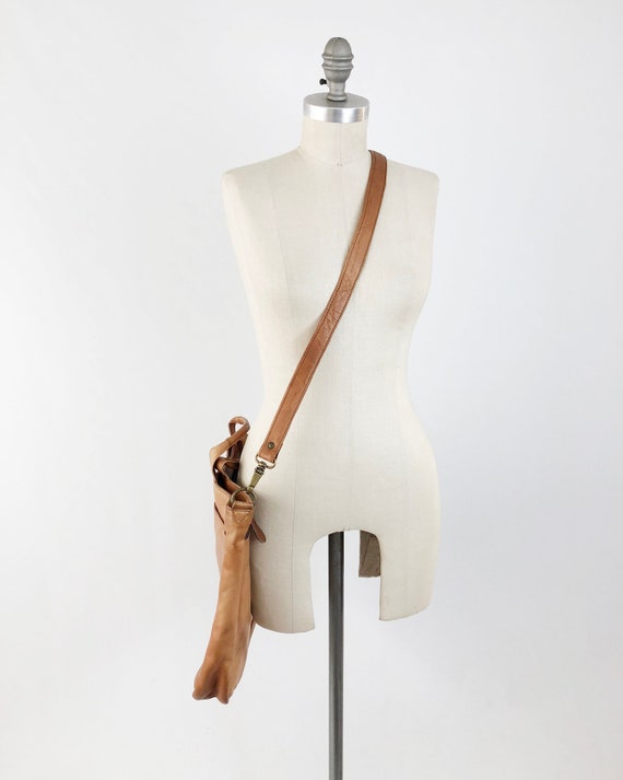 Vintage Tan Leather Messenger Bag -  Crossbody Sc… - image 6