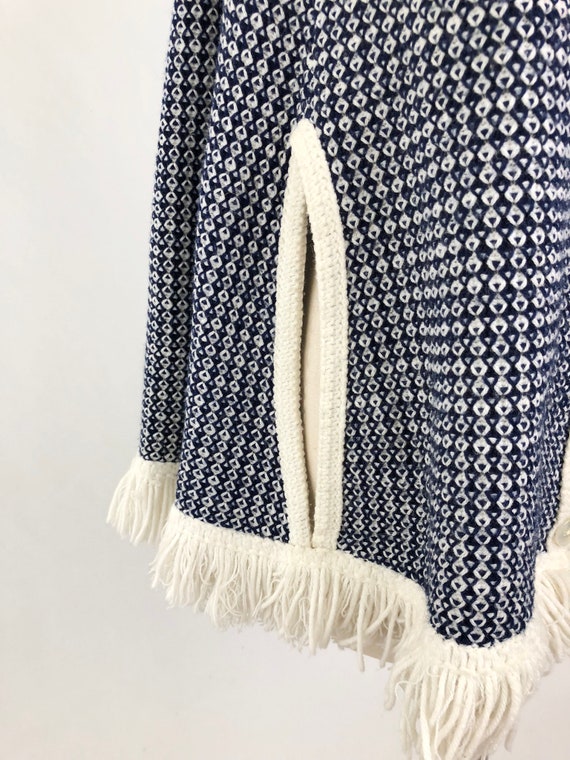 Vintage 60s Knit Poncho Sweater -  Blue & White A… - image 3