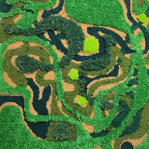 Laberinto Verde – Tapiz Textil Hecho a Mano Inspirado en la Naturaleza