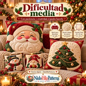 Puede incluir: Un conjunto de patrones digitales para cojines navideños con un Santa Claus, un árbol decorado, un muñeco de nieve y un gnomo. El texto incluye Dificultad media, Con paciencia y creatividad, sí puedes hacerlo y NidoHiloPatterns.