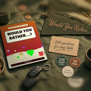 Könnte beinhalten: Ein Would You Rather Kartenspiel-Set mit einer rot-orangen Schachtel mit dem Text Would You Rather, einem grünen Filzwimpel mit demselben Text, einer beigen Karte mit der Aufschrift 208 questions for any table und drei runden Spielmarken.