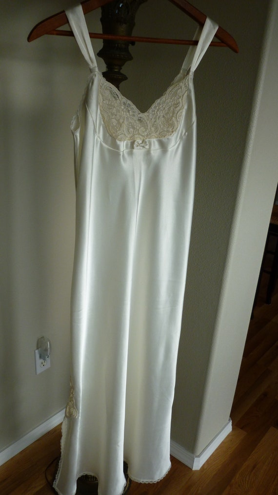 Vintage Cream Satin and Lace Bridal Nightgown Jon… - image 4