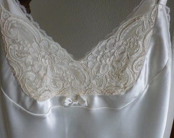 Vintage Cream Satin and Lace Bridal Nightgown Jones New York Size Medium