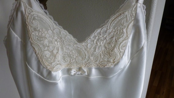 Vintage Cream Satin and Lace Bridal Nightgown Jon… - image 1