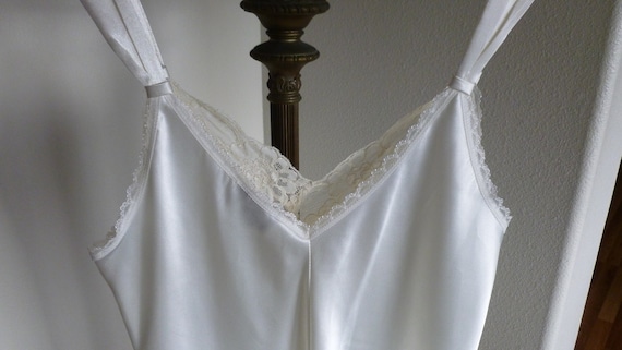 Vintage Cream Satin and Lace Bridal Nightgown Jon… - image 7