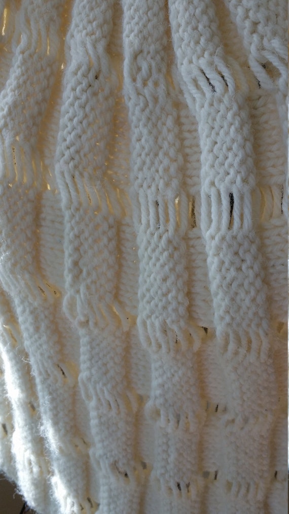 Vintage Hand Knit Cream Shawl Capelet Wrap Shrug - image 10
