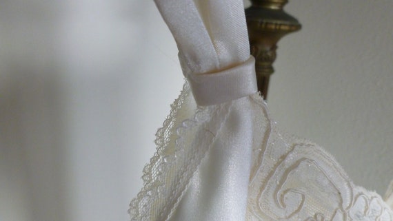Vintage Cream Satin and Lace Bridal Nightgown Jon… - image 3