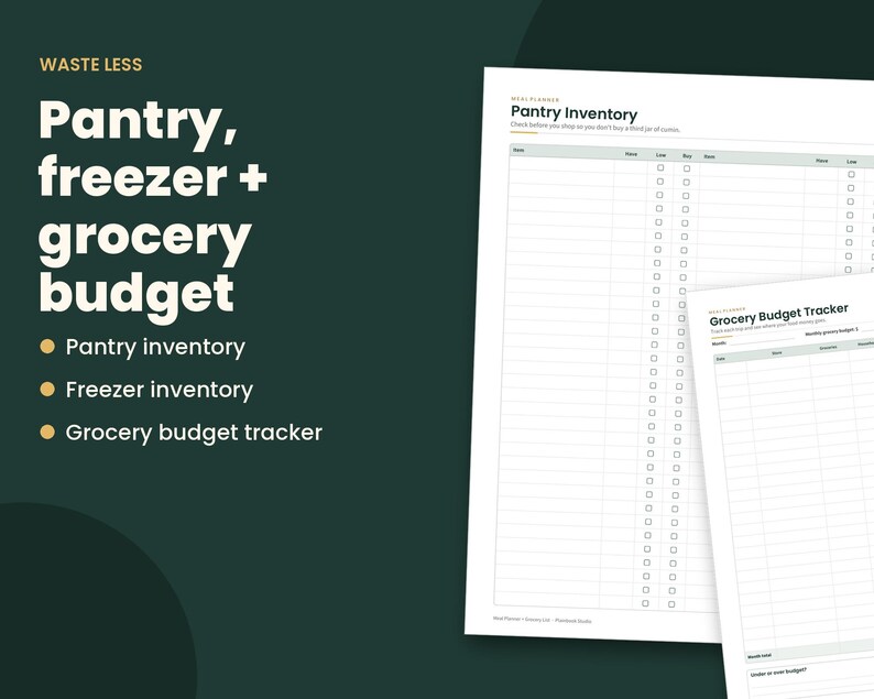 Pu&ograve; includere: Un set di planner stampabili con un foglio per l'inventario della dispensa e un tracker per il budget della spesa. Il testo recita Waste Less, Pantry, freezer + grocery budget, Pantry inventory, Freezer inventory e Grocery budget tracker.