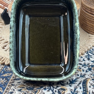 Vaso retangular com esmalte escorrendo da Hull Pottery